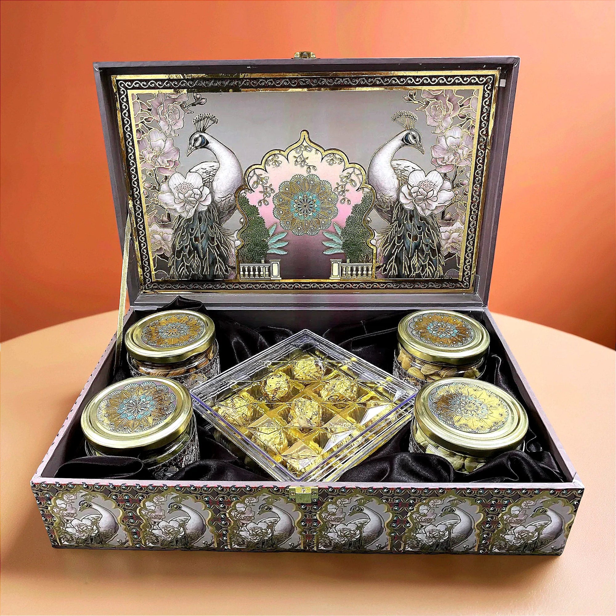 Dynuts Peacock Premium Box